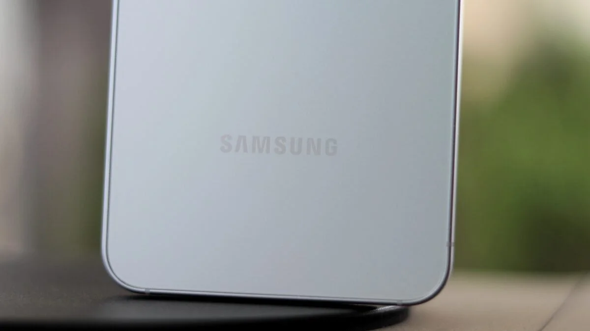 Galaxy s25 samsung logo.webp