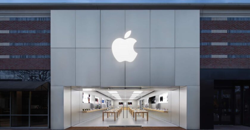 Új Apple Bolt nyílik Detroitban, Partridge Creek bezár