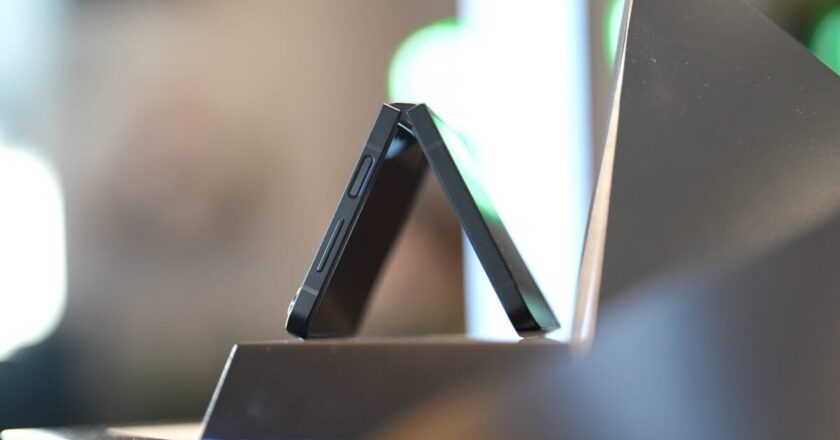 Megérkezett a Samsung DeX a Galaxy Z Flip 7-tel