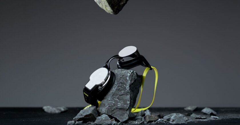 Új FORM Smart Swim 2 PRO úszószemüveg Gorilla Glass 3-mal