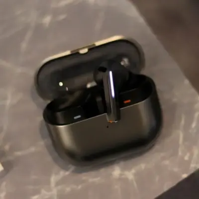 Feltárultak a Galaxy Buds 3 FE dizájnja és új színei