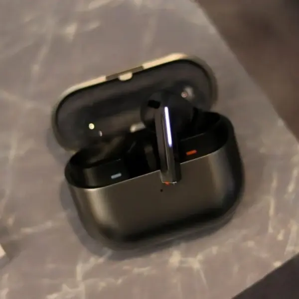 Feltárultak a Galaxy Buds 3 FE dizájnja és új színei