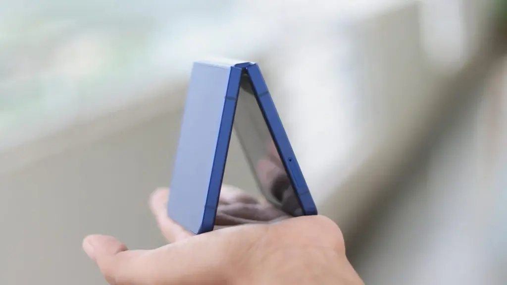 Galaxy z flip 7 review 7.webp