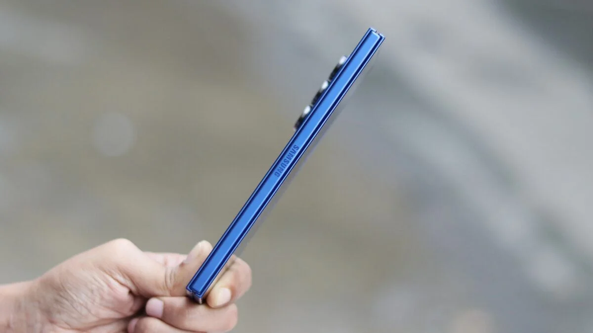 Galaxy z fold 7 review design 2.webp