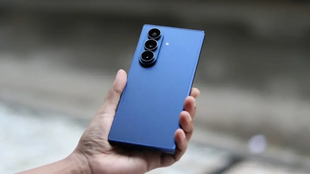 Galaxy z fold 7 review design 3.webp