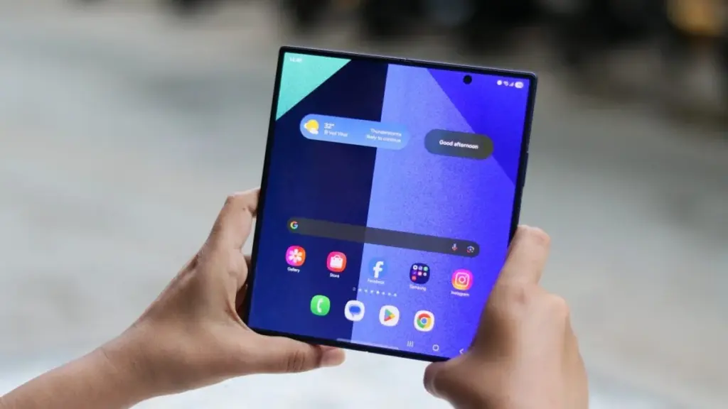 Galaxy z fold 7 review display 4.webp