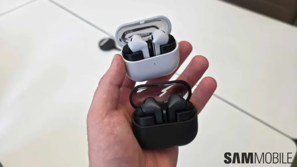 Samsung galaxy buds 3 fe black white colors.webp