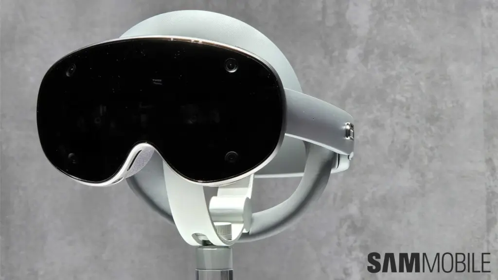 Samsung project moohan xr headset prototype cameras unpacked 2025.webp
