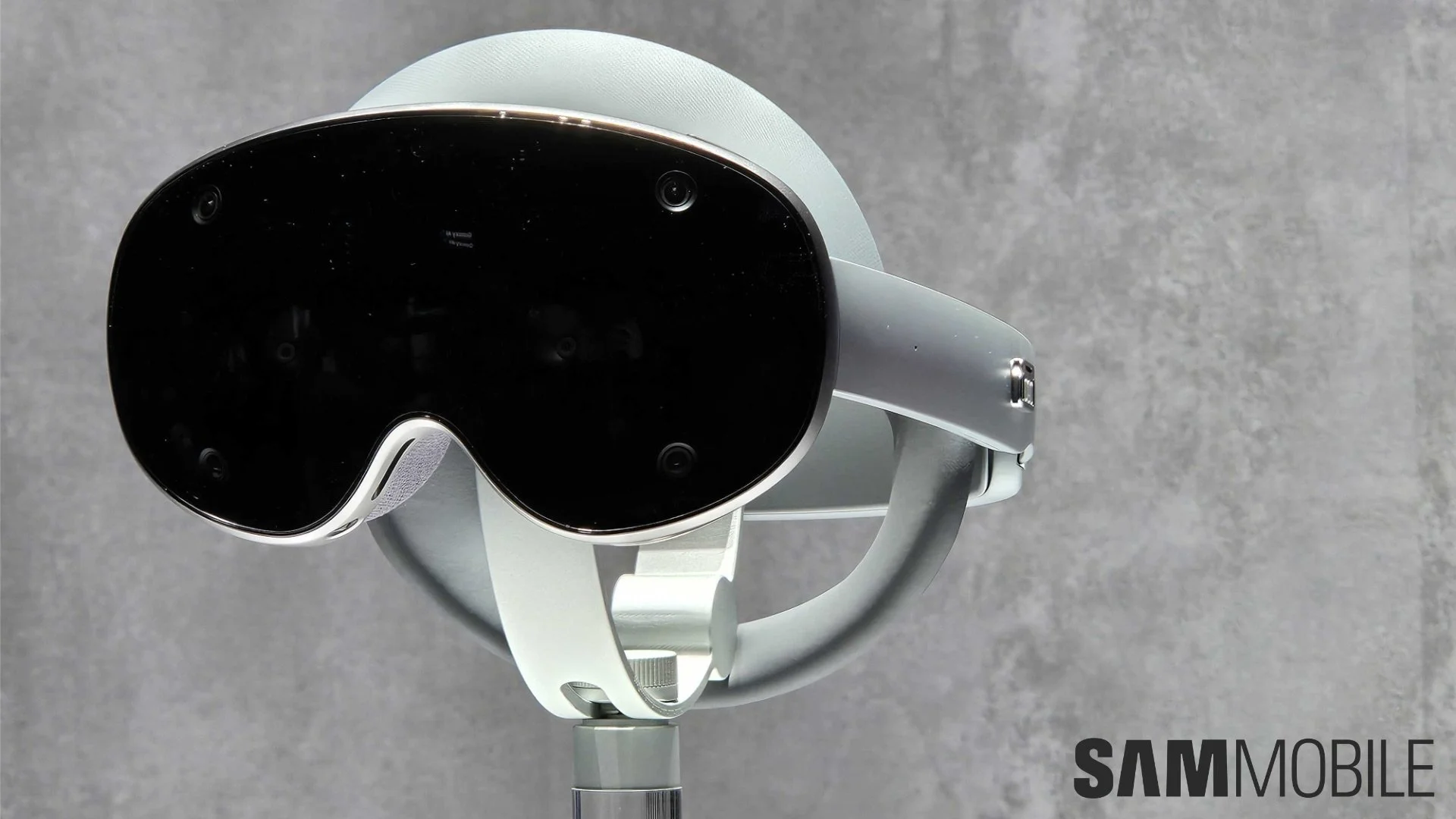 Samsung project moohan xr headset prototype cameras unpacked 2025.webp