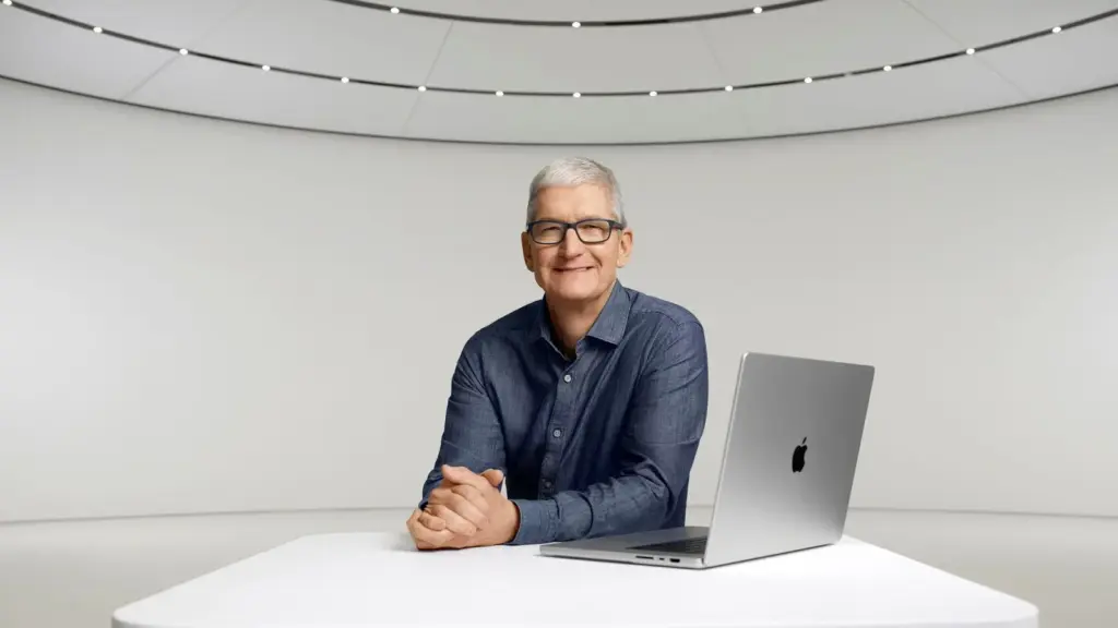 Tim cook macbook.webp