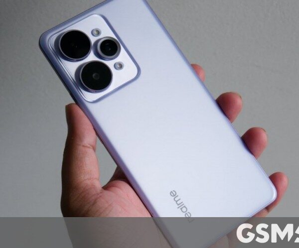H1: Realme 15 Lite 5G: kiszivárgott specifikációk Realme 15 Lite 5G közeledik. A kiszivárgott adatok szerint izgalmas középkategóriás modell érkezik. Tényleg ennyit tud a Realme legújabb belépő? A Realme 15 Lite 5G-re már most sokan felkapják a fejüket. Ha igazak a leaker-gyanús adatok, ez a modell lehet, hogy jelentős alternatívát kínál a belépő árkategóriában. Olvasóként te is kérdezhetsz: megéri ez a konstelláció? Kép: Szuperzóna: specifikációk a kiszivárgott adatok alapján A kijelzőt illetően a pletykák szerint a Realme 15 Lite 5G egy nagy, 6,7 hüvelykes panelt kap. A felbontás 1080 x 2400 körül lehet, a képfrissítés pedig 120 Hz körül villog. Ezek a számok sokszor javítják a szemnek tűnő folyamatosságot. De vajon ilyen szélsebes frissítés a középkategóriában mennyire hasznos? **Processzor**: a kiszivárgott lista szerint Snapdragon 7+ Gen 3 lehet a motor. Ha igaz, ez jobb multitaskingot és gyorsabb játékkezelést ígér. *Nekem az jött le, hogy ez a lépés masszív előrelépés lehet a zerólagos típusokhoz képest.* Kérem a memóriát: **8 GB RAM és 128/256 GB belső tároló** gyakori kombináció. Bővíthetőség microSD-helyről beszélni sem állandó, de a gyártó néha meglep. Kamera fronton a pletykák szerint hátul három lencse dolgozik. A főkamera körülbelül 50 MP lehet. Mellettük lehet ultraszéles és makró modul is. Ezek a számok ígéretesek, de a valós képet csak a hivatalos tesztek mutatják meg. Akkumulátorban sem fukarkodnak: körülbelül 5000 mAh a kapacitás, és támogatott a 65 W-gyorstöltés. Gyorsan visszatölti a készüléket a hosszú napokra. Szoftver fronton a pletykák Android 14 alapú Realme UI 6 felületet ígérnek. Ez együttese a frissítési ütemezéssel együtt ígéretesnek tűnik. Kép: Realme UI 6 frissítés, AI Boost és a mindennapi használat Az Android 14 alapú Realme UI 6 továbbfejlesztéseket ígér. A felhasználói felület érezhetően simább lehet, és a becsempészett AI Boost segíthet a rendszererőforrások okosabb felhasználásában. Tényleg gyorsabb a felhasználói élmény, vagy csak marketing? Ezt a valós tesztek választják meg. Az új UI felkínál egyéni testreszabhatóságot és a gyári alkalmazások közötti intelligens válogatást. *Nálunk ez már most is bestseller lehet a középkategóriában.* A szoftverhátterek között gyakran felmerül a kérdés: mennyire dolgozik ki mindig AI Boost mód? A válasz: néha jó, néha szükség van egy gyors beavatkozásra. Közösségi vélemények és felhasználói tapasztalatok A hazai Realme-csoportokban többen is emlegetik, hogy az alacsonyabb árfekvésben is lehet meglepetés. Kérdés: tényleg ennyire jó lesz a kamera? Lesz-e elég fény egy esti fotóhoz? A felhasználók szerint a konkrét képek minősége nagyban függ a szoftverfrissítéstől és a fényviszonyoktól. Nekem az jött le, hogy a Realme 15 Lite 5G esetében a szoftver-optimalizálás lehet a döntő tényező. Ha a 6-os UI gyorsan és gördülékenyen fut, akkor az ár/érték arány valószínűleg kedvező marad. Közeli összehasonlítások: kihez is beszél ez a telefon? Gondolj a Redmi Note 13 Pro-ra és a Galaxy A55-höz. Gyorsabb, mint a Redmi Note 13 Pro? Megéri a Galaxy A55-nél olcsóbban? A Realme 15 Lite 5G próbálhatja ezt a háromszöget. A processzor és a gyors töltés együtt jó kombináció lehet a mindennapokra. Az árképítés fontos tényező. Ha a kiszivárgott lista reális, az ár/érték arány erősen versenyképes lehet. **Ez a modell jó alternatíva lehet, ha a kamera és a szoftver is megbízható marad.** Speciális összehasonlítás a piac többi szereplőjével – Gyorsabb teljesítmény vs. középkategóriás Realme mobil 2025: ha a Snapdragon 7+ Gen 3 igaznak bizonyul, akkor simább játékmenetet és jobb multitaskingot írhatunk a lapunkra. – Kijelző és UI: a 120 Hz-es panel és a Realme UI 6 együtt nagyobb folyamatosságot ígér. Ez fontos a nap mint nap. – Energiahatékonyság: egy 65 W töltés gyorsan vissza is tölti az akkumulátort. Ki ne szeretne gyors top-up-ot? A tech-szakértői részezet: mit érdemes tudni a technológiákról? A Snapdragon 7+ Gen 3 egy elég új komponens a középkategóriában. Ha igaz, ez gyorsabb grafikus teljesítményt és jobb energiahatékonyságot is jelenthet. A 144 Hz-es kijelző ijesztő lenne, de a jelenlegi pletykák szerint a Realme 15 Lite 5G megáll 120 Hz-nél. Ez is jó tempó, főleg zsonglőröknél és játékosoknál. A 50 MP főkamera képes lehet részletgazdag fotókra, de a szoftveres HDR és az optikai stabilizáció megmutatja megoldási képességeit. Az AI Boost technológia reményei szerint a rendszer gyorsabban felismeri a felhasználói szokásokat, és automatikusan optimalizálja a teljesítményt. A modern középkategóriában ez a funkció sokat dohat, hogy a nap végére is jobb legyen a felhasználói élmény. Képek és média: hogyan néz ki jelenleg a valóságban? Az alábbi képek a kikerült tervek alapján segítenek vizualizálni a dizájnt. A Realme 15 Lite 5G dizájnja a hátlapon egy letisztult, modern forma. Az elő- és hátlapi kamera kiemelkedése, a textúrázott felület és a váz vonala mind hozzájárulhat a jó érzethez. A részletek persze csak a hivatalos bemutatón derülnek ki, de a kiszivárgott képek alapján így néz ki. Kép: Ár/érték és a piac jövője Ha a kiszivárgott adatok valósak, a Realme 15 Lite 5G olyan középkategóriás felhasználóknak szólhat, akik 2025-ben egy megbízható, naprakész telefonra vágynak. Az ár általában meghatározza a vásárlói döntést. A teljesítmény és a szoftver tapasztalata alapján reálisnak tűnik, hogy a készülék jó vétel lehet. Más gyártók modelljeihez képest a Realme 15 Lite 5G az ár/érték szempontból erős versenyző lehet. Ha a valóságban is hozza a várt teljesítményt és a Realme UI 6-ot a frissítésével, akkor ez egy jó belépő lehet a márkától a 2025-ös évben. Hivatkozások és belső ajánlások A technikai részletek érthetőek legyenek. A Snapdragon 7+ Gen 3 és a 120 Hz körüli kijelző kombinációja izgalmas lehet. Ha kíváncsi vagy, nézd meg, mit tudott a GT 6 tavaly. (Internetes link: /gt6). Ezzel összevetve a Realme 15 Lite 5G teljesítménye szorosabb vagy távolibb lehetőségeket mutathat. Publikálási időpont és szerző Publikálva: 2025. szeptember 17. Szerző: Balogh Zsófi Összefoglaló szívfájdító szünet nélkül A Realme 15 Lite 5G kiszivárgott specifikációi alapján úgy tűnik, hogy egy átlagos környékbeli árkategóriában is lehet izgalom. A 6,7–inch kijelző, a Snapdragon 7+ Gen 3 és a 65 W töltés szépen összeálló pakk lehet. Realme UI 6 és az AI Boost technológiák pedig hozzátehetnek a mindennapok kényelméhez. De a végső fegyver persze a valódi tesztekben mutatkozik meg. Mindenképpen érdemes figyelni, hogyan teljesít a telefon a kamera, az érintő gyorsasága és a szoftver élménye terén. *Te elhiszed, hogy ezt a vasat ennyiért adják? Ha igen, oszd meg, hadd nézzen utána a haverod is…*