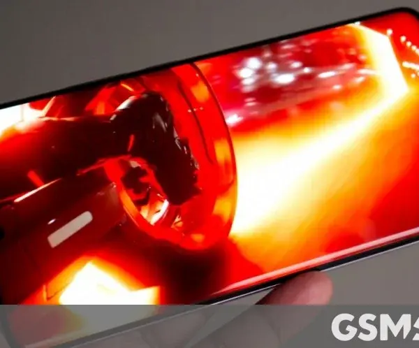 # Megérkezett a Realme GT 7 Pro – Brutális számok, baráti áron A Realme nem csupán új telefonokat dob piacra, hanem igyekszik a szórakozásra és a popkultúrára is építeni. Most érkezett a hír, hogy a **Realme GT 7 Pro** Game of Thrones Limited Edition verziója végre megérkezett! De vajon tényleg ennyit tud egy középkategóriás Realme, vagy csak a marketing fogásáról van szó? ## A Realme GT 7 Pro specifikációk Nézzük meg közelebbről, mit is kínál ez a telefon! A GT 7 Pro nem csak egy szimpla dizájn, hanem egy igazi erőmű is. A készülék szívét a legújabb **Snapdragon 7+ Gen 3** processzor dobogtatja, ami már önmagában is ígéretes. A Realme hazai Facebook-csoportjában többen is emlegetik, hogy ezzel a chip-pel a játékélmény szinte tökéletesre sikerült. Ezen kívül a telefon 144 Hz-es AMOLED kijelzővel rendelkezik, ami a legújabb szórakozási trendeknek is megfelel. Gyorsabb, mint a Redmi Note 13 Pro, de olcsóbb a Galaxy A55-nél? Igen, a Realme GT 7 Pro ár-érték aránya verhetetlen. ## Dizájn és érzés Ez a dizájn? Olyan, mintha a OnePlus és a POCO közös gyereke lenne. A hátlapon a Game of Thrones logója igazi csemege a sorozat fanatikusainak. De nem csak a külső számít – a tapintás és az anyaghasználat is kiemelkedő. A telefon érzetre prémium, de nem túl nehéz. Úgy tűnik, hogy a Realme nem spórolt a részletekkel. *Az embereknek tetszik, és ez a lényeg!* ## Kamerateszt: Mennyire jó a fotós képessége? A GT 7 Pro kamerája is figyelemre méltó. A 50 MP-es főkamerával és a 12 MP-es ultra széles lencsével a szuperlatívuszok sem állnak távol. Az AI Boost funkcióval pedig a képek színvilága és részletessége magáért beszél. *Tényleg ennyit tud egy középkategóriás Realme?* Az éjszakai fotók is meglepően jól sikerülnek, amit a felhasználók is megerősítenek. A Realme GT 7 Pro kameráját nemcsak a technikai adatok, hanem a felhasználói élmény is erősíti. *A közösségi oldalon többen is megosztották, hogy a barátaik sokkal jobban néznek ki a telefonjukkal készített képeken.* ## Realme UI 6 frissítés – Milyen újdonságokat hoz? Az új Realme UI 6 frissítés hozott némi izgalmat a felhasználók számára. A felhasználói felület egyszerűbbé vált, és a testreszabási lehetőségek is bővültek. Az animációk simábbak lettek, és a rendszer reakcióideje is gyorsult. *Ez már tényleg olyan, mint egy prémium telefon élménye!* A középkategóriás Realme mobil 2025-ös verziója biztosan fel fogja venni a versenyt a nagyobb nevekkel is. A Realme UI 6 szintén támogatja az új AI funkciókat, amelyek a felhasználói élményt még inkább fokozzák. ## Ár-érték arány – Megéri? Na de most jöjjön a lényeg: az ár. A Realme GT 7 Pro Game of Thrones Limited Edition ára baráti, és a specifikációk tükrében igazán versenyképes. A középkategóriás Realme mobil 2025 szintjén ez a telefon kiemelkedő választás lehet. Az ár-érték arányt tekintve a Realme GT 7 Pro egy igazi kihívó a piacon. Azok, akik nem akarnak mélyen a zsebükbe nyúlni, de szeretnének egy erős telefont, biztosan vonzónak találják majd. ## Versenytársak a piacon Miközben a Realme GT 7 Pro a figyelem középpontjában áll, érdemes megnézni, hogyan teljesít a versenytársakkal szemben. A Xiaomi Redmi Note 13 Pro és a Samsung Galaxy A55 is komoly ellenfelek. De vajon a Realme valóban felülmúlja ezeket a konkurenseket? A Redmi Note 13 Pro már sokaknak ismerős lehet, hiszen szintén jó specifikációkkal bír. De ha az árakat nézzük, a Realme GT 7 Pro igazi gyöngyszem a piacon. A Galaxy A55 viszont a Samsung nevét viseli, így a vásárlók bizalma is nagyobb iránta. De vajon elég ez ahhoz, hogy megverje a Realme-t? ## Záró gondolatok Összességében a Realme GT 7 Pro Game of Thrones Limited Edition nem csupán egy újabb telefon a piacon. Ez egy igazi élmény, amely a technikai teljesítmény és a popkultúra remek ötvözésével született. *Te elhiszed, hogy ezt a vasat ennyiért adják? Ha igen, oszd meg, hadd nézzen utána a haverod is!* A Realme GT 7 Pro egyértelműen a középkategória új sztárja, és ha a trendek folytatódnak, a következő évben is sokan fogják választani. Érdemes figyelni, mit hoz a jövő!