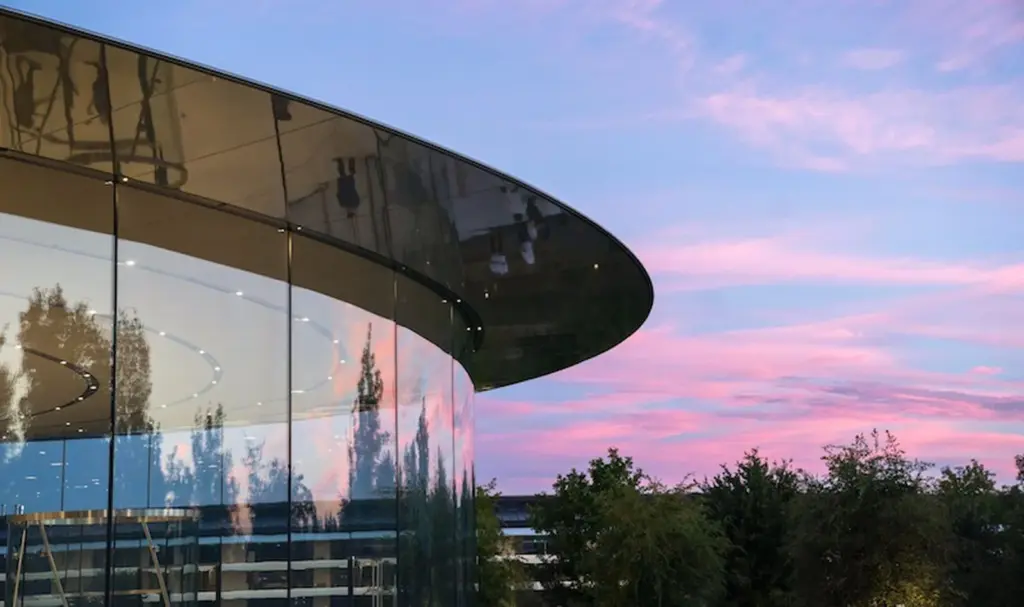 Iphone 2018 event theater.webp