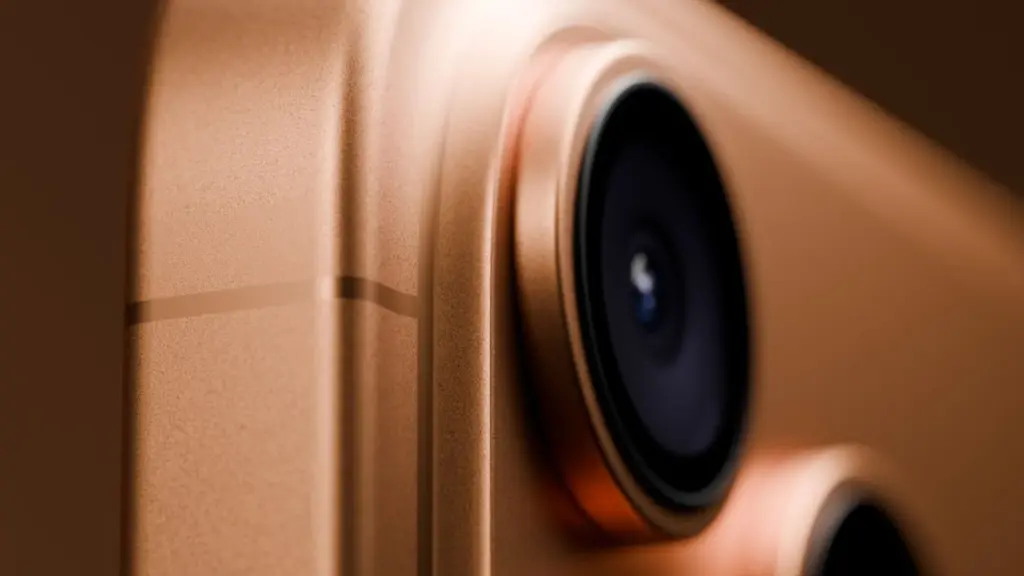 Alleged iphone 17 pro antenna line.webp