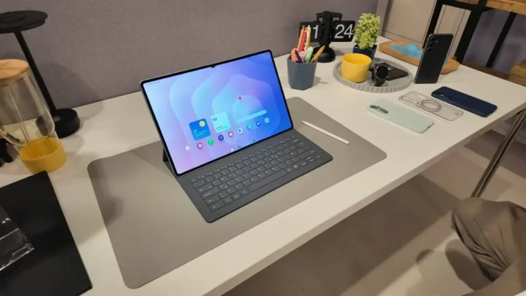 Galaxy tab s11 ultra with keyboard.webp