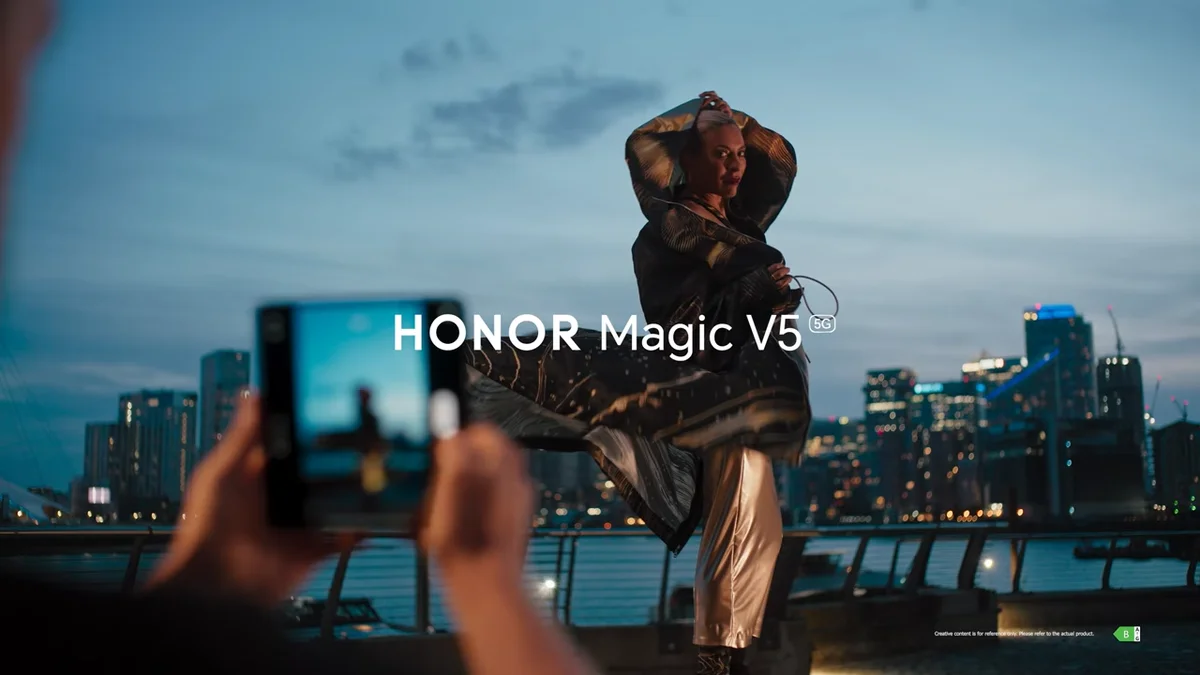 Honor magic v5 inspires worlds first adaptive ai outfit for workouts and parties.webp