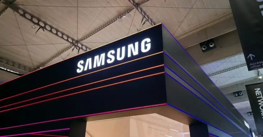 Három év múlva majdnem egymilliárd otthonban lesz Samsung AI