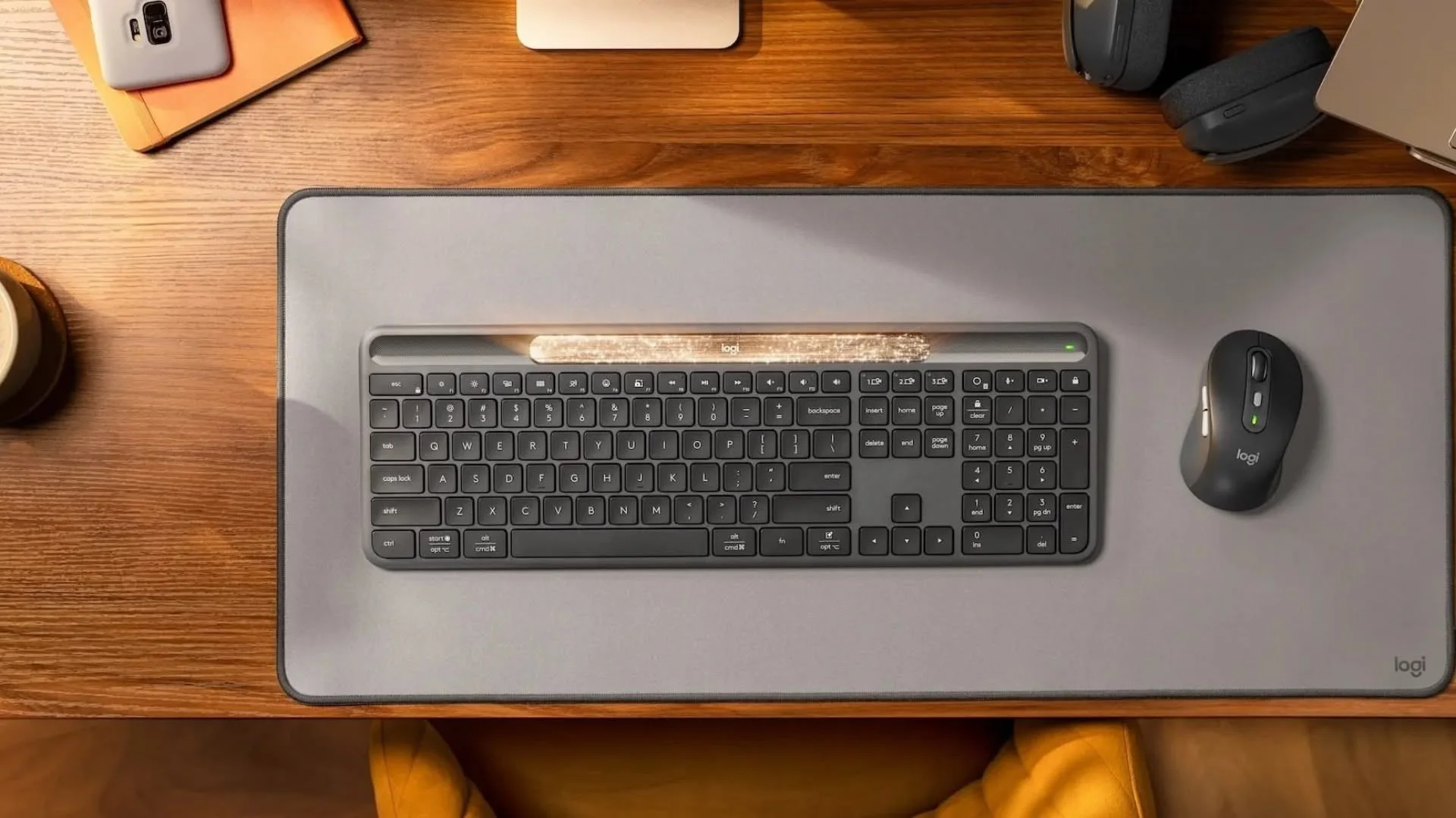 Logitech k980 solar.webp