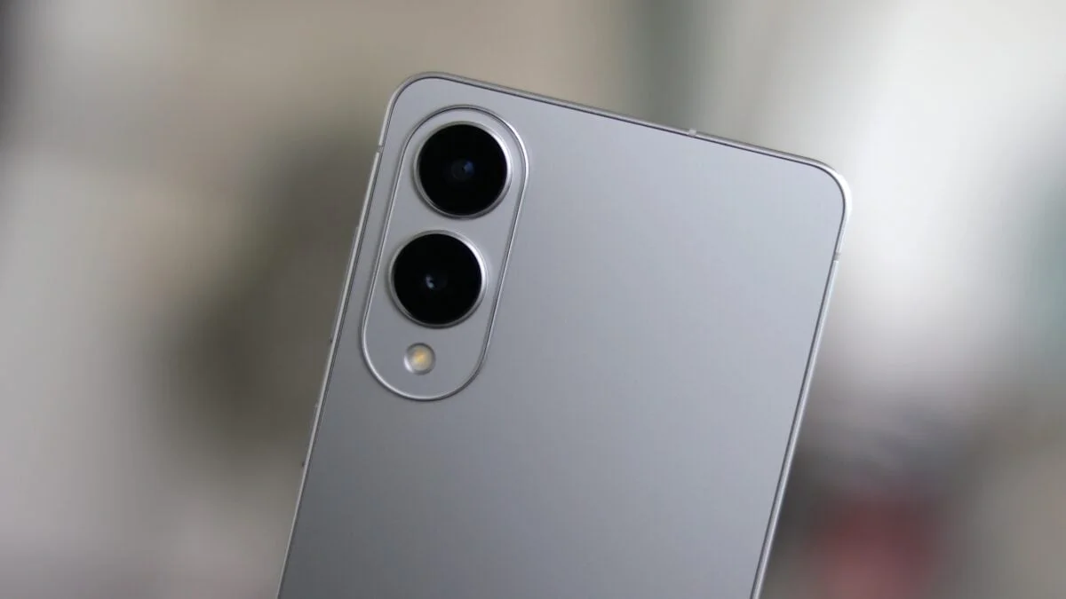 Galaxy s25 edge cameras.webp