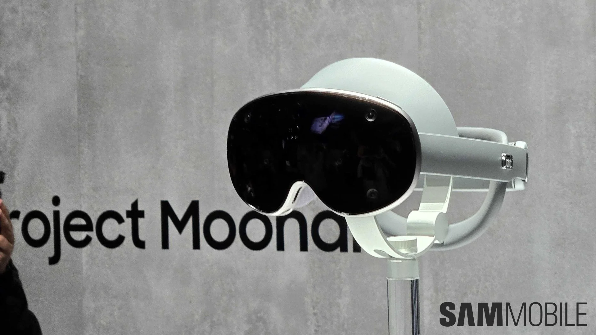 Samsung project moohan xr headset prototype unpacked 2025 02.webp
